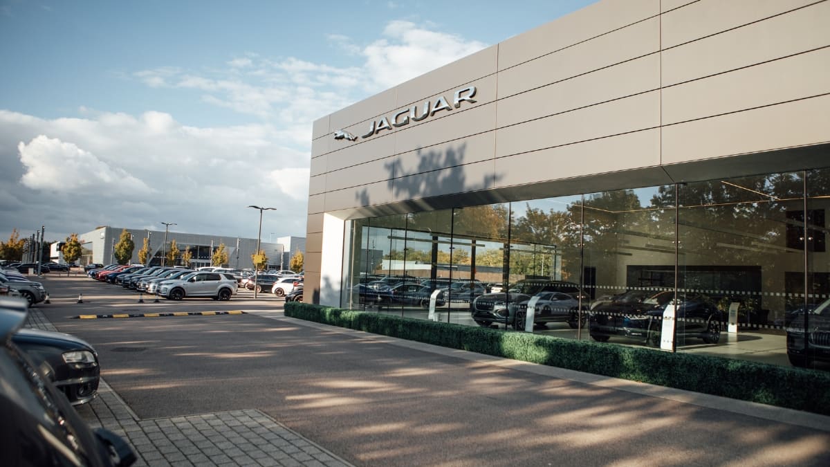 Stratstone Jaguar Milton Keynes Dealership