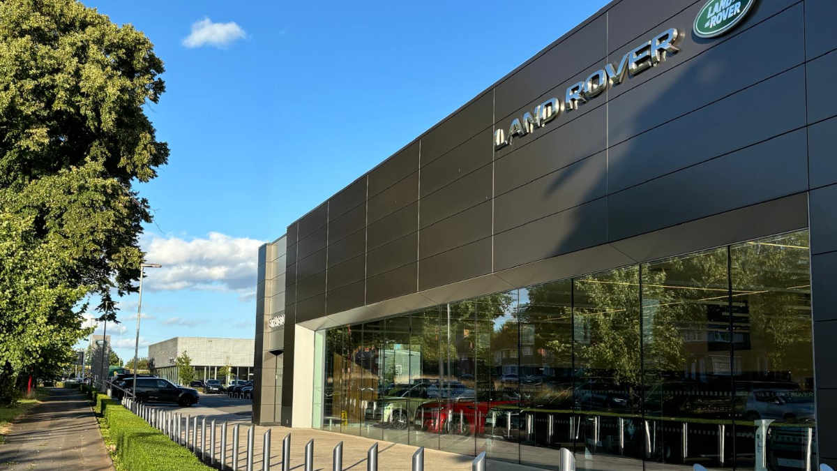 Stratstone Land Rover Birmingham Dealership