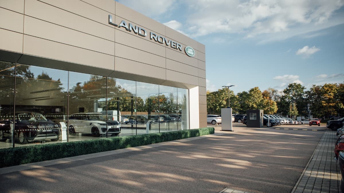 Stratstone Land Rover Milton Keynes Dealership