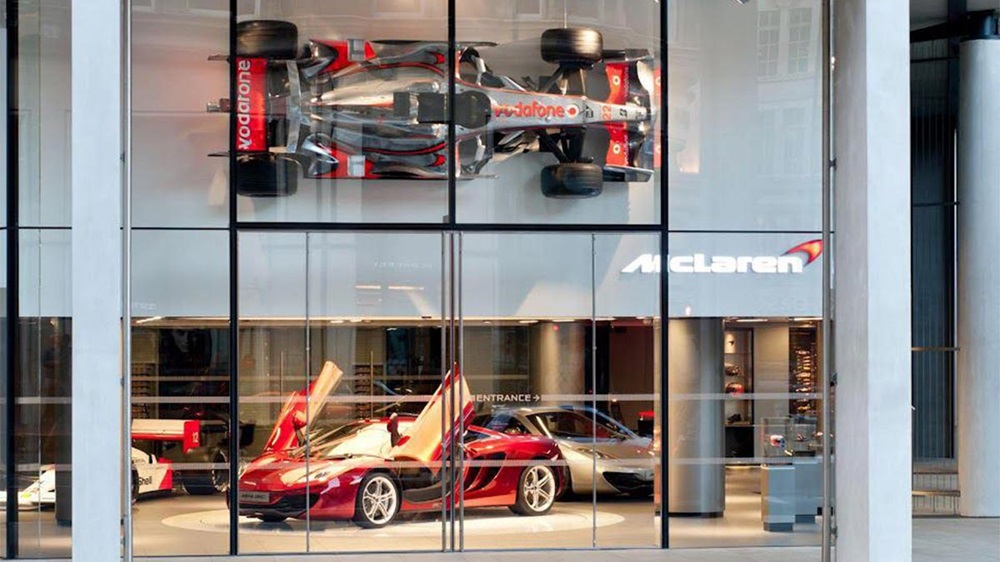 Exterior of Stratstone McLaren in London