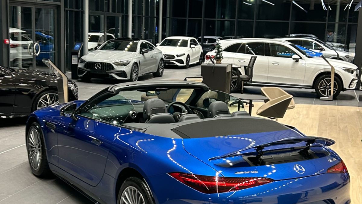 mercedes-benz of ayr interior showroom