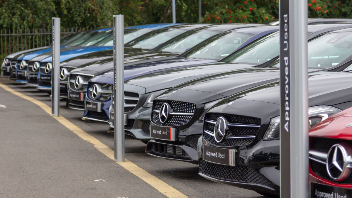 Cars outside Mercedes-Benz Giffnock