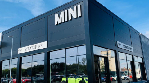 MINI Stratstone Dealership Hull