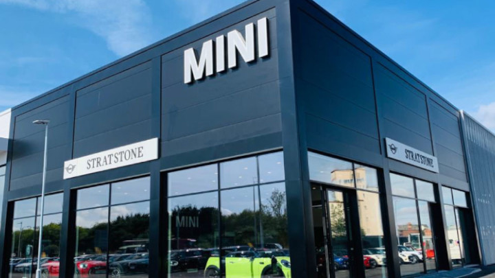MINI Stratstone Dealership Hull