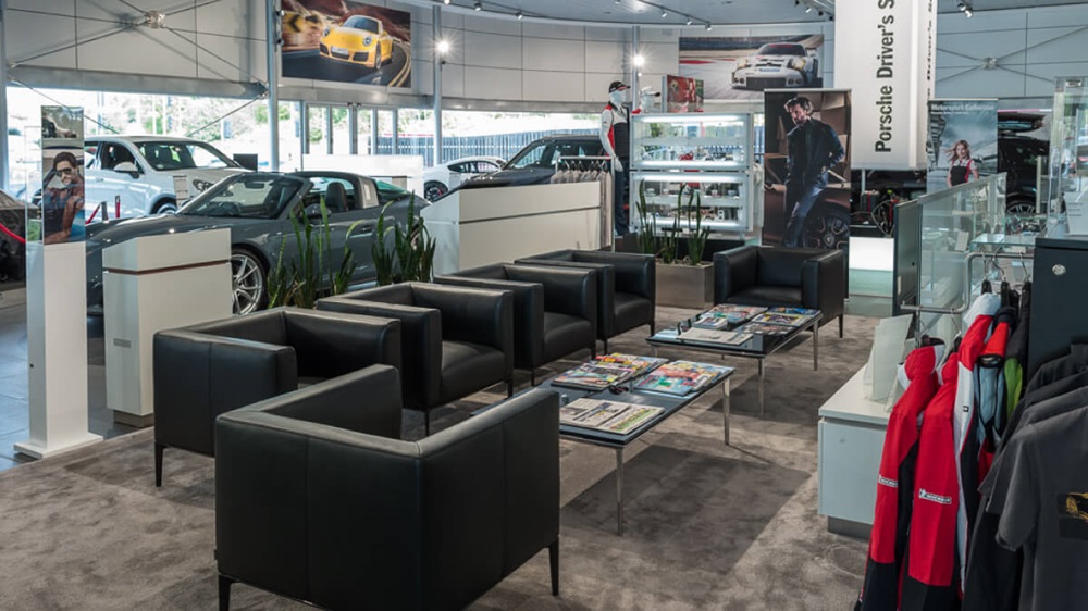 Porsche Wolves Waiting