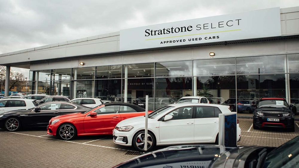 Row of cars parked outside Stratstone Select Bracknell