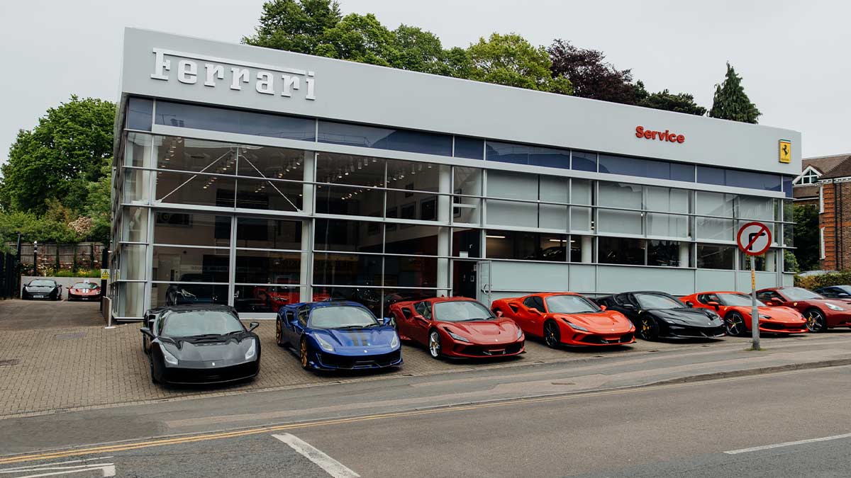Exterior shot of Stratstone Ferrari Sevenoaks