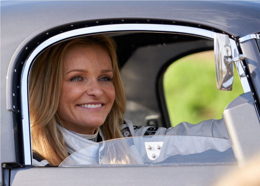 Katarina Kyvalova driving the E-Type.