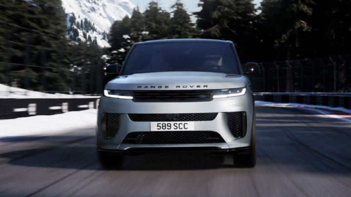Range Rover Sport SV silver front end