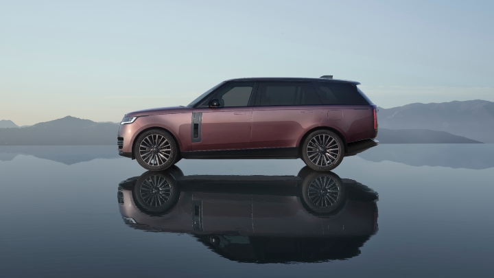 Range Rover Electric side static