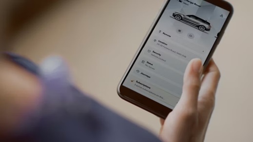 Land Rover InControl Remote App on Smartphone