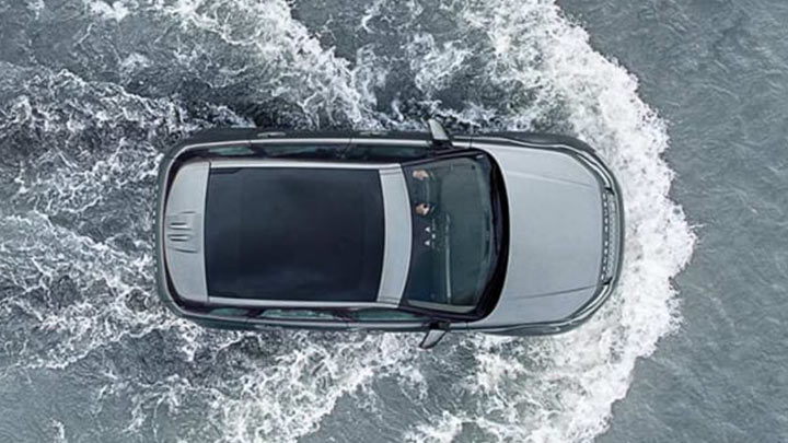 land rover evoque driving through water