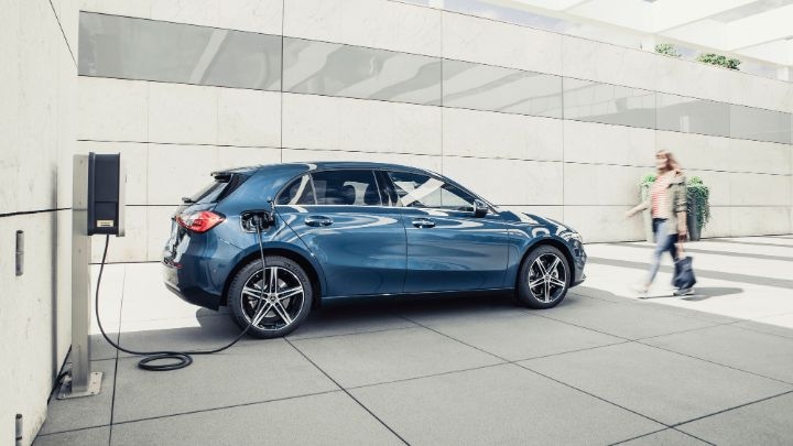 Mercedes Benz Charging blue car public charging