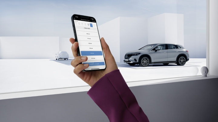 Mercedes-Benz App on Smartphone