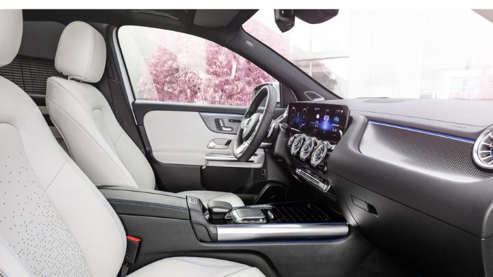 Side view of the inside of the cabin of a Mercedes-Benz EQA