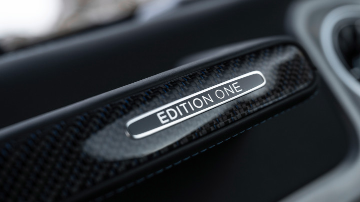 Blue Mercedes-Benz G 580 EDITION ONE