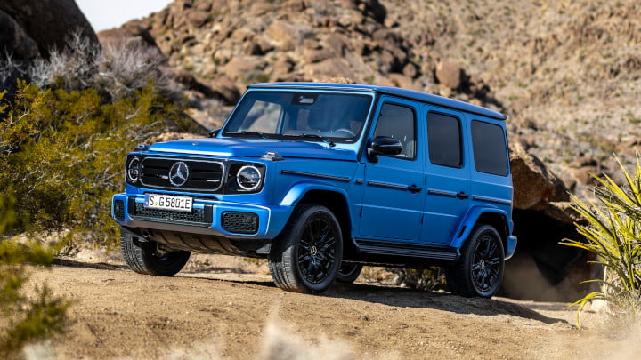Blue Mercedes-Benz G 580 Off-Road Front