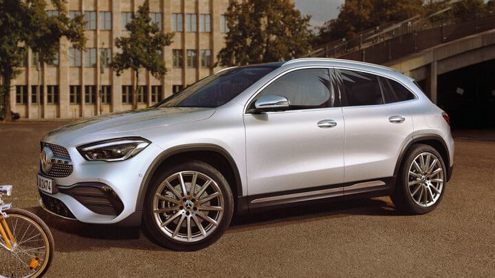 Mercedes-Benz GLA Side