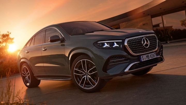 Mercedes-Benz GLE Coupe PHEV front right 