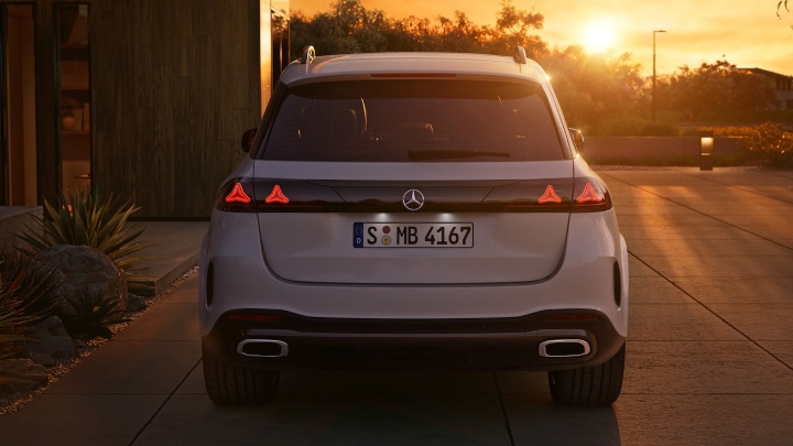 Mercedes-Benz GLE PHEV white rear straight