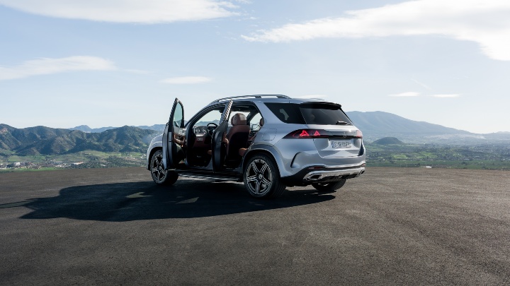 Mercedes-Benz GLE side with doors open