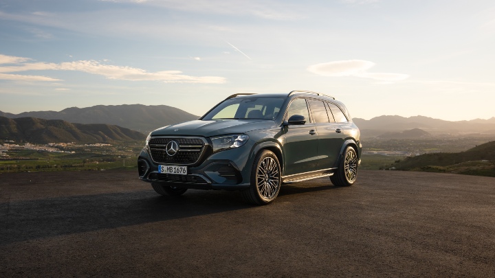 Mercedes Benz GLS front right static