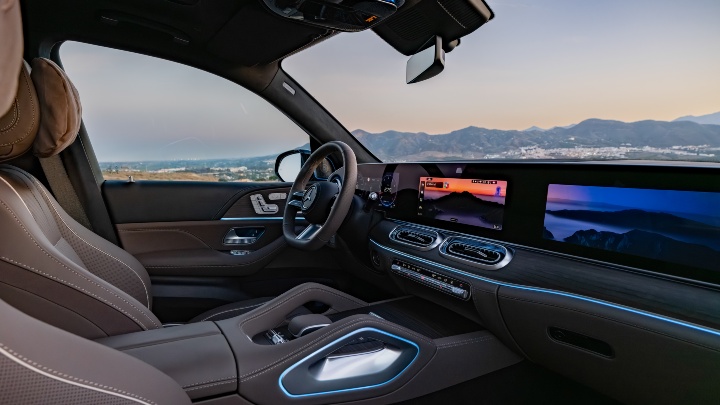 Mercedes Benz GLS interior dashboard