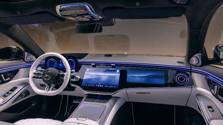 Mercedes-Benz S-Class White interior dashboard