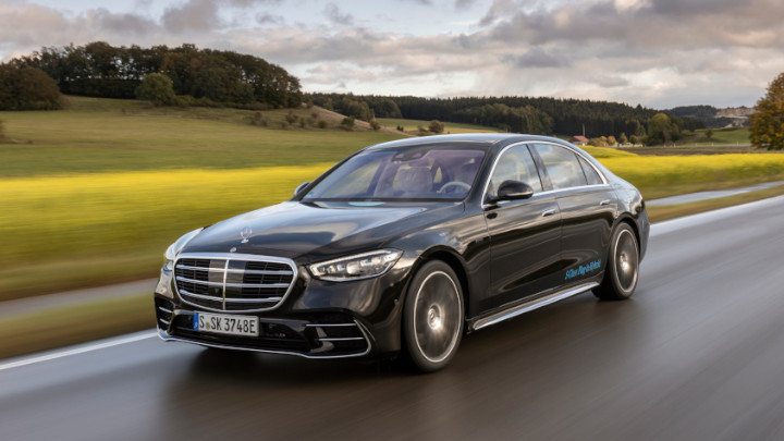 Mercedes-Benz S-Class Plug-in Hybrid Driving