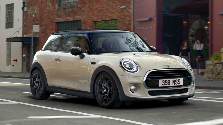 MINI 3-Door Hatch Cooper Classic in cream.
