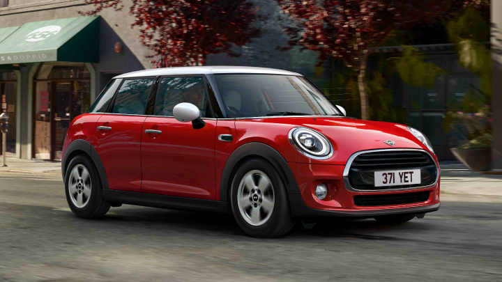 MINI 5-Door Hatch Cooper Classic in red.