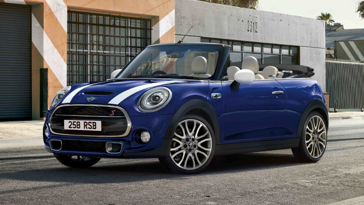 MINI Convertible Cooper S Exclusive in blue.