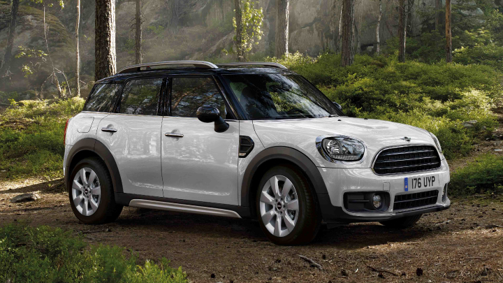 MINI Countryman Cooper Classic in white.