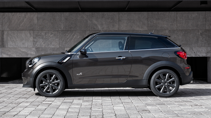 MINI Paceman in black.