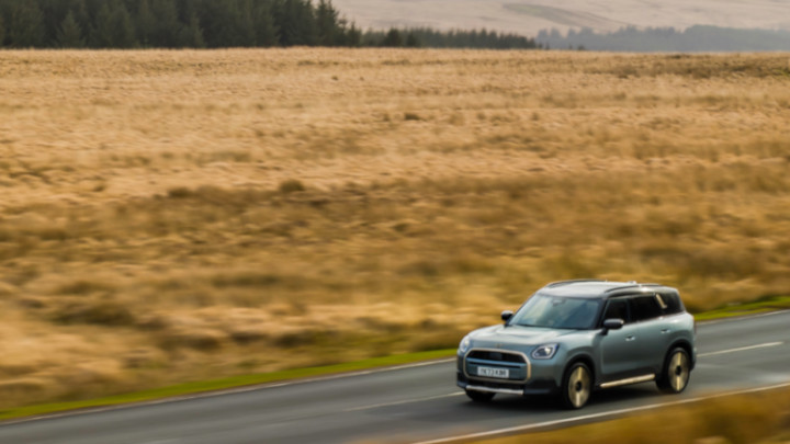 MINI Countryman Remote Road Driving