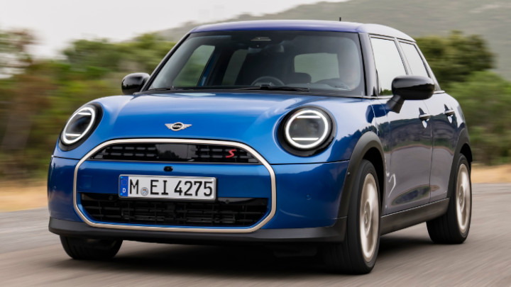 MINI Cooper 5-Door Driving Front