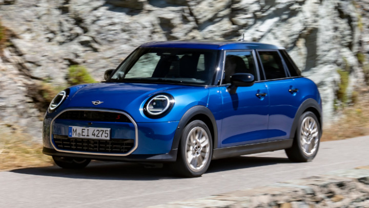 MINI Cooper 5-Door Side Driving