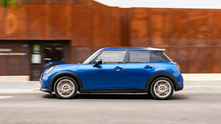 MINI Cooper 5-Door Side