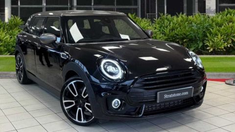 Black MINI Clubman Cooper Shadow Edition parked in front of a dealership