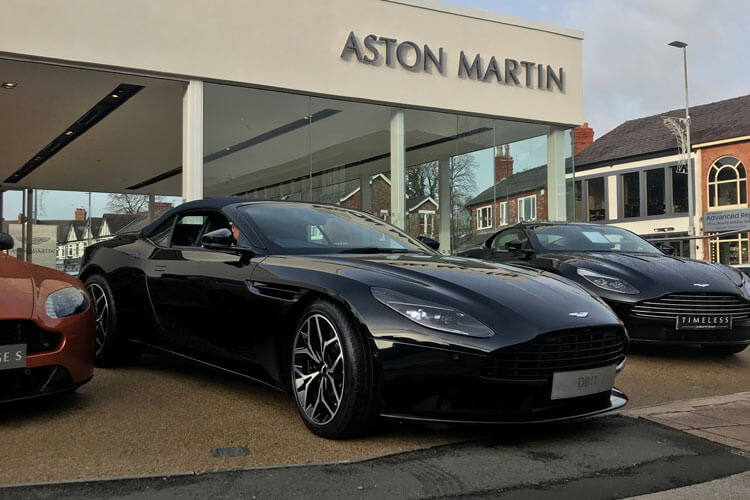 aston martin db11 v8 volante