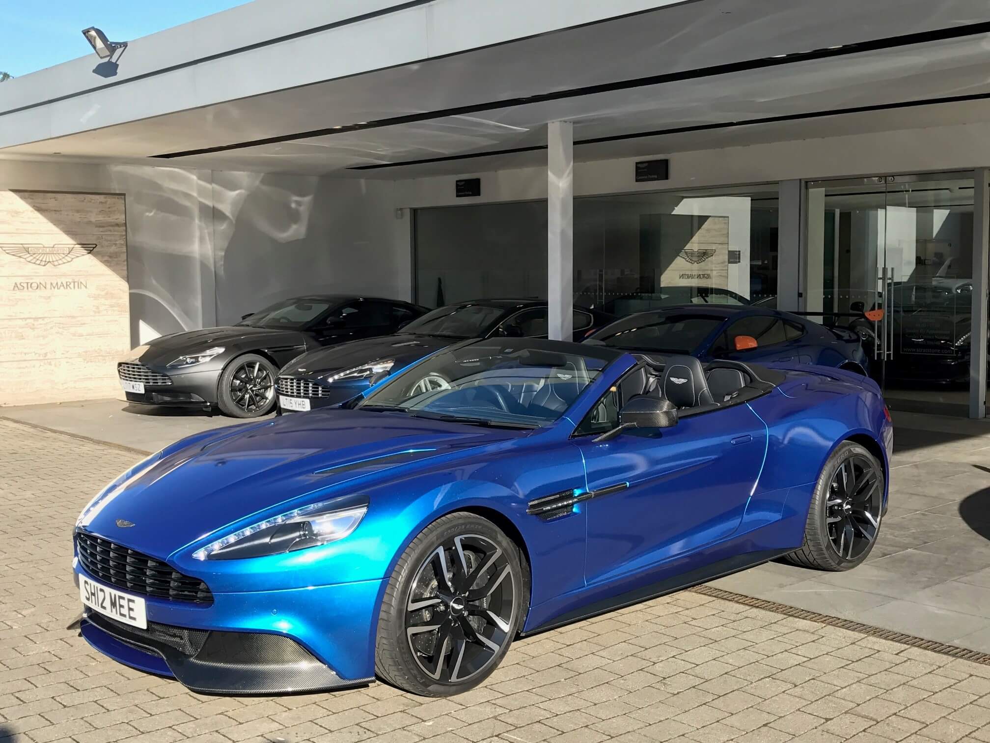 aston martin vanquish volante