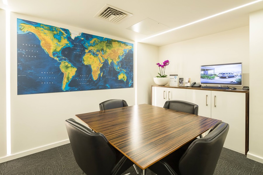 stratstone of mayfair land rover meeting