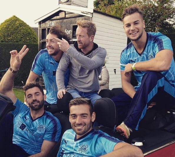 chris hughes stratstone mini harrogate