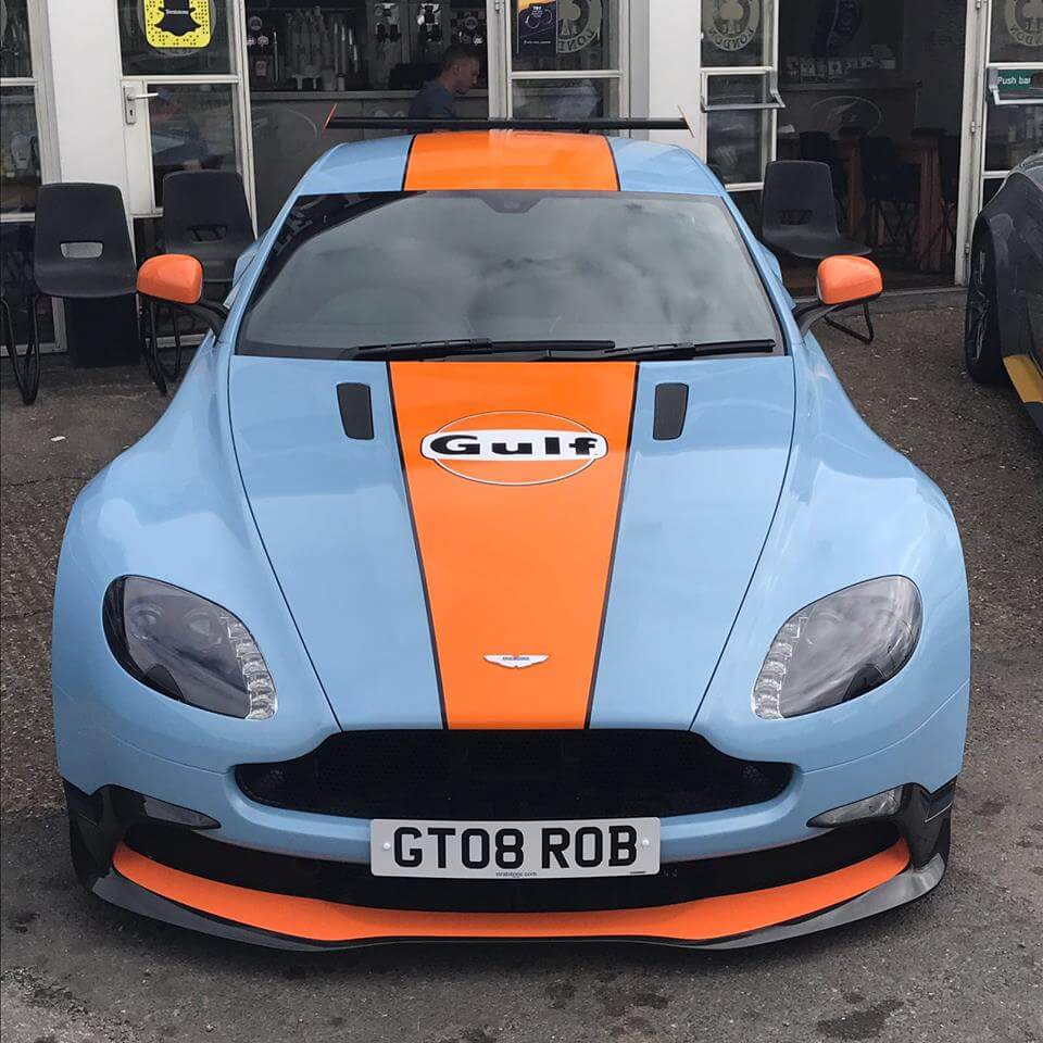 aston martin vantage gt8
