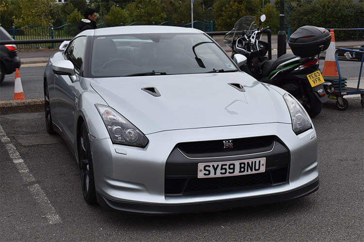 nissan gt r