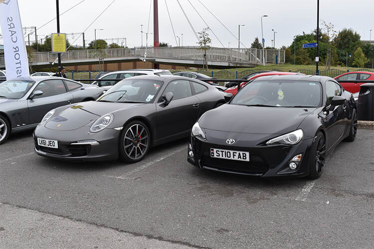 porsche 911 and toyota gt86