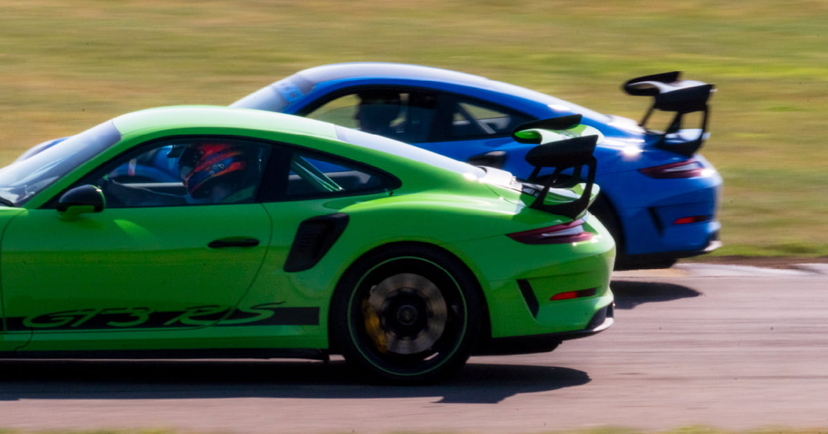 Due of Porsche GT3 RS Driving