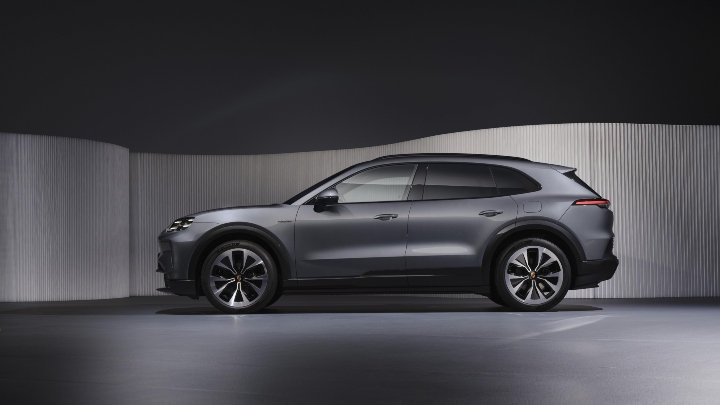 Porsche Cayenne Electric grey side angle studio