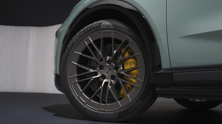 Porsche Cayenne Electric wheel close up 