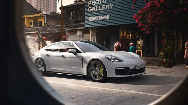 Porsche Panamera lifestyle view